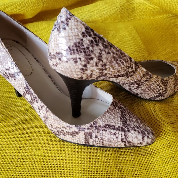 Size 6.5, reptile design heels/wood grain heels - Picture 7 of 7